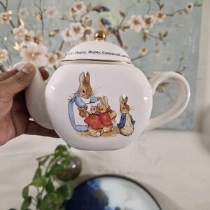 Vtg  1997 Teleflora BEATRIX POTTER Ceramic Tea Pot Peter Rabbit & Family